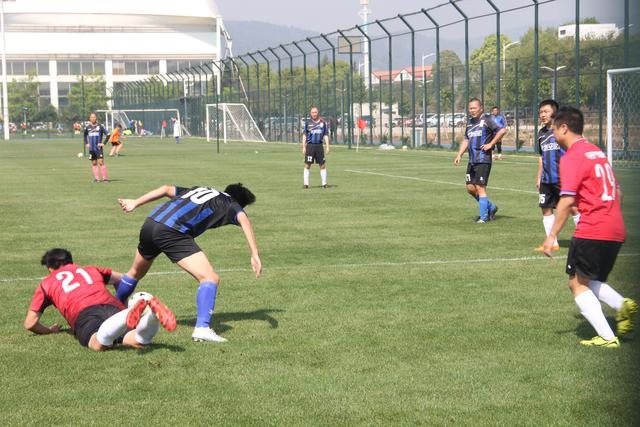 约基奇27+20+10穆雷压哨绝杀 掘金险胜湖人2-0